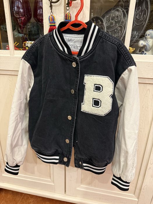 Курточка  zara для девочки 8-9 лет .