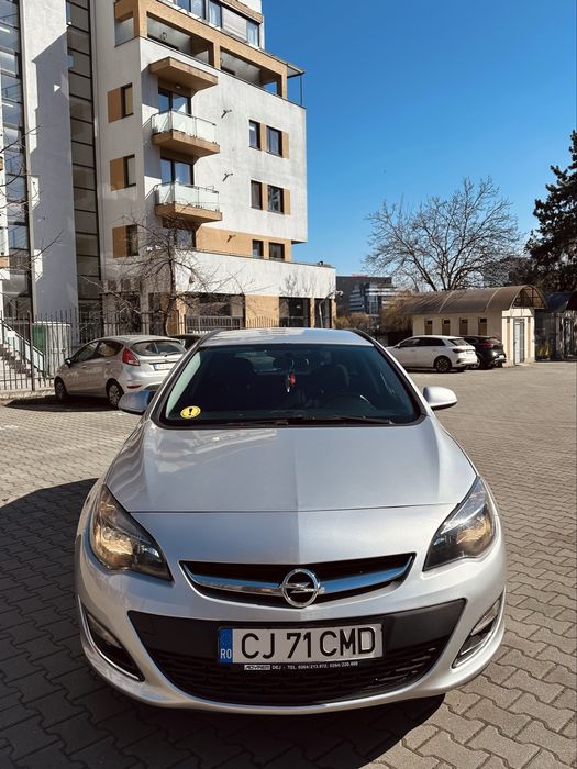 Vând Opel Astra J Sports Tourer