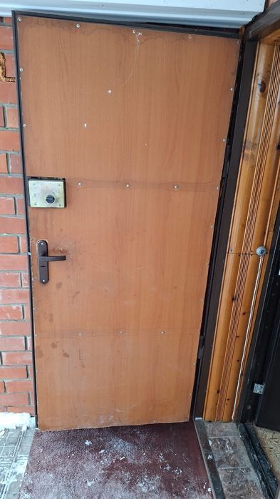 Дверь железная входная