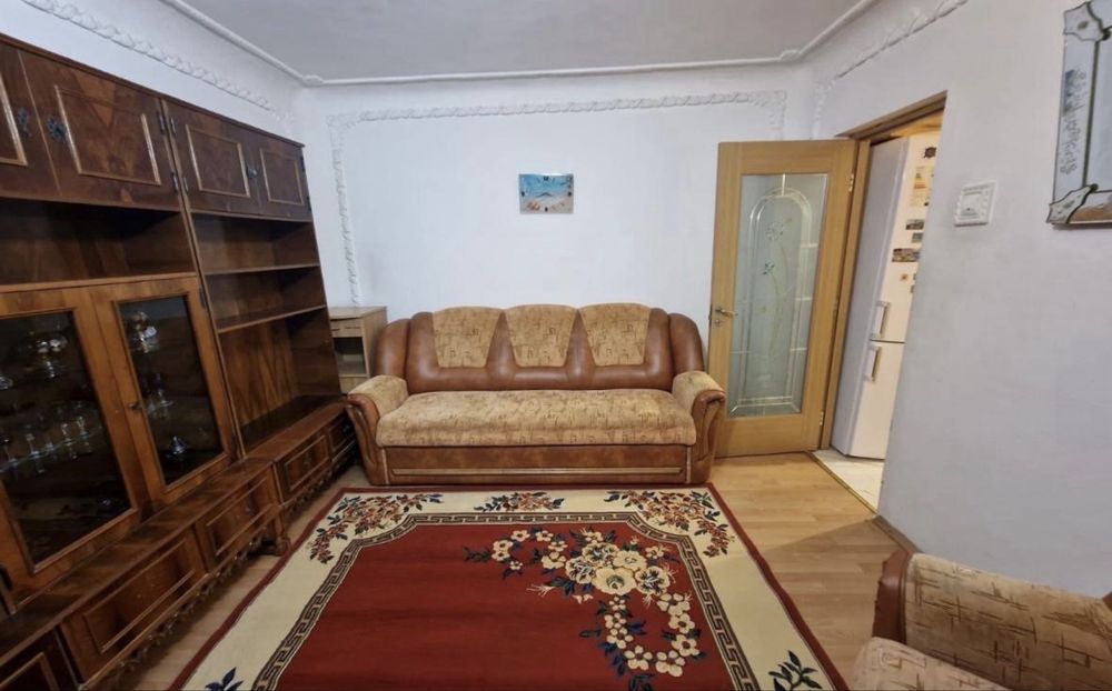 Inchiriez un apartament zona rovine