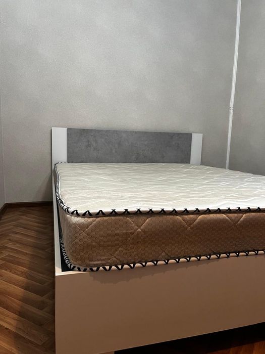 Двуспальная кровать