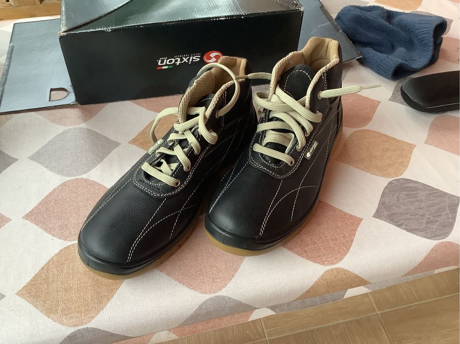 Vind papuci/ bocanci Sixton