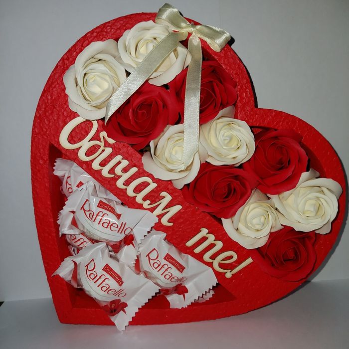 Кутия със сапунени рози