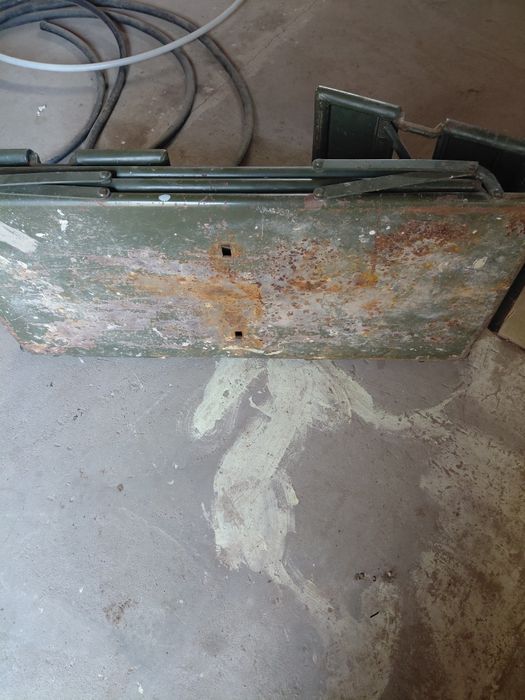 Продам кушетку железную