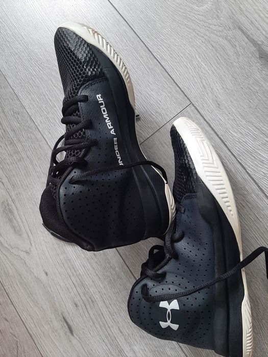 Adidasi Gheata Under Armour marimea 38