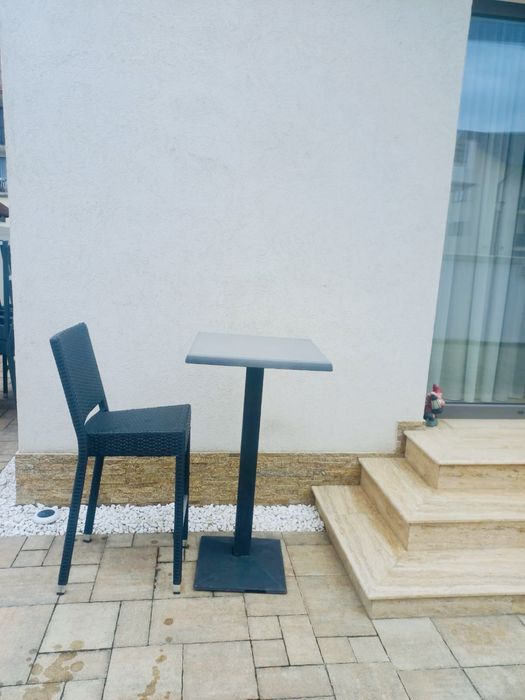 Scaune bar si masa