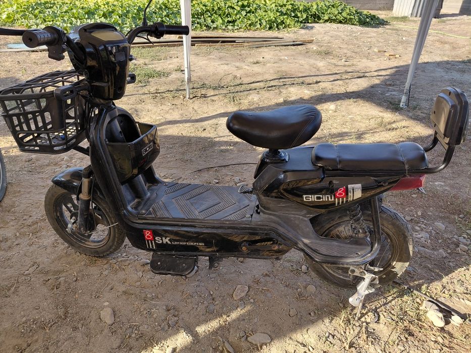 Продам скутор SKA-8