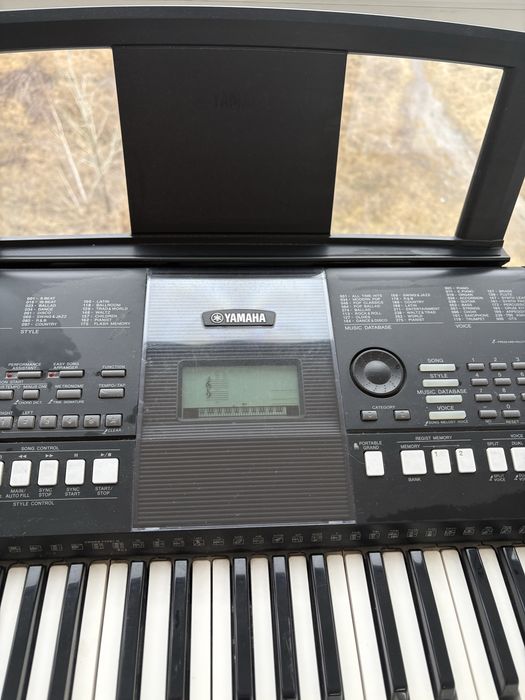 Продам синтезатор YAMAHA Е423