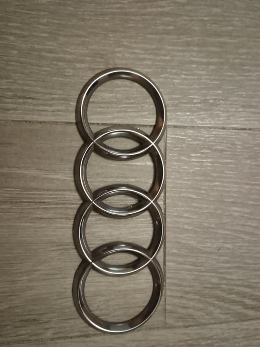 Vând Emblema  Audi