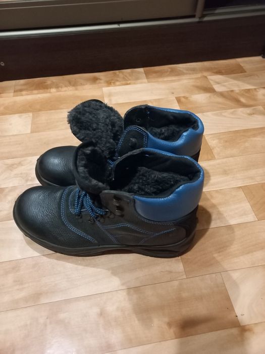 Продам сапоги размер43 зима.