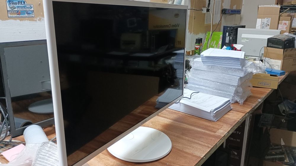 Продавам монитор SAMSUNG за части