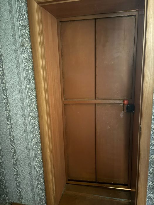 Продам железную дверь