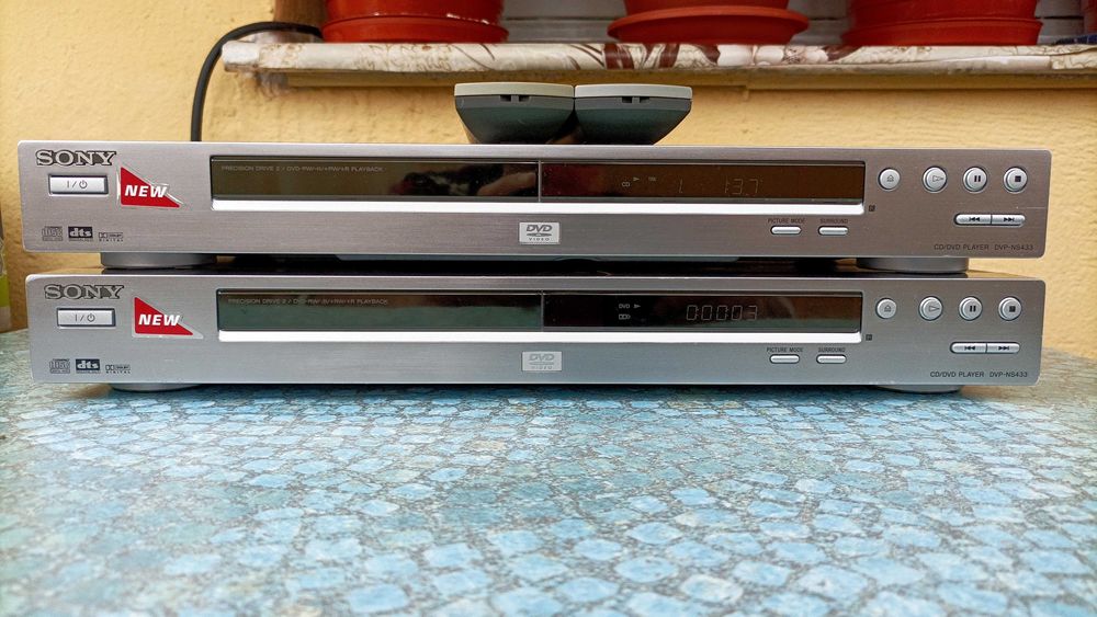 DVD плейъри Sony DVP-NS433,