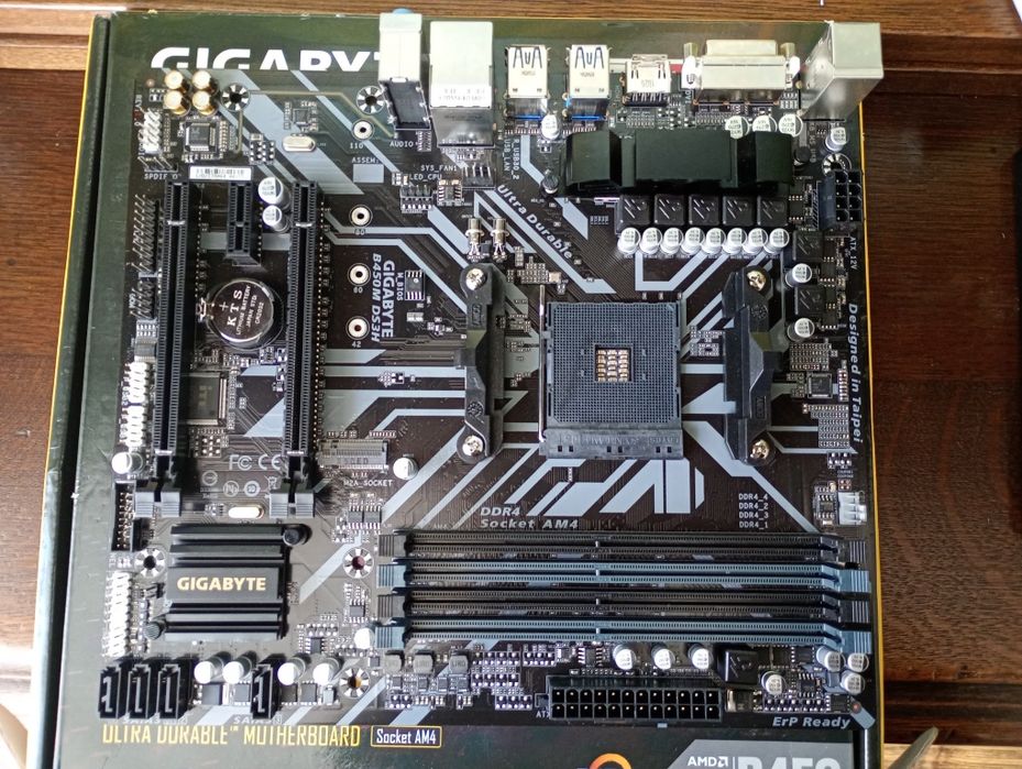 Placa de baza Gigabyte B450M DS3H
