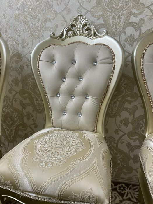 Стол 12 стульев новый из чистого дерево орех.молель коралевсаий.