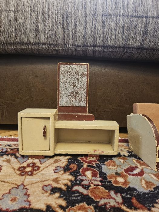 Vand mobilier păpuși foarte vechi
