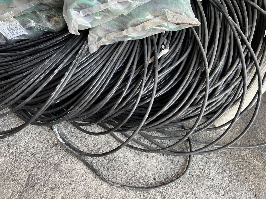 Кабель мкэш 2х0,75 в экране. И 3х0,75.