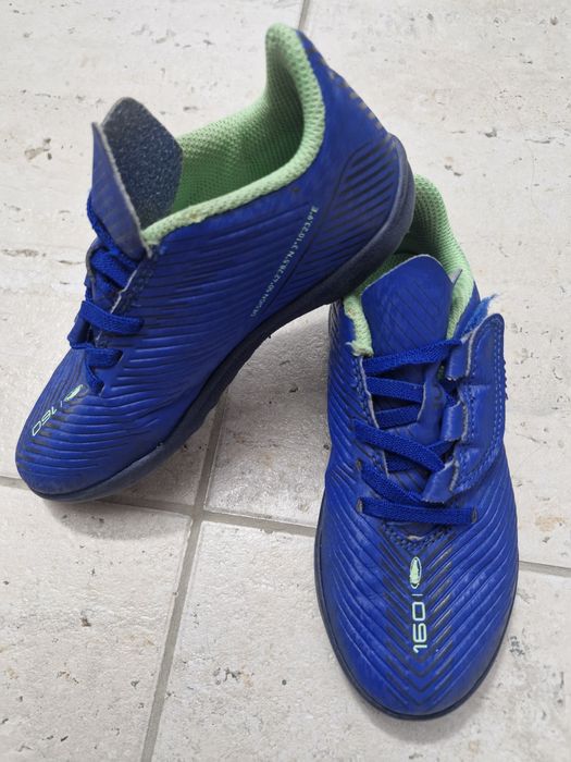 Adidasi fotbal marimea 29