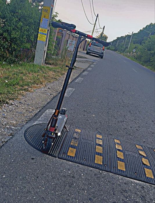 Vând sau schimb cu cross 125 Trotineta motus 8.5 lite pro 45km/h