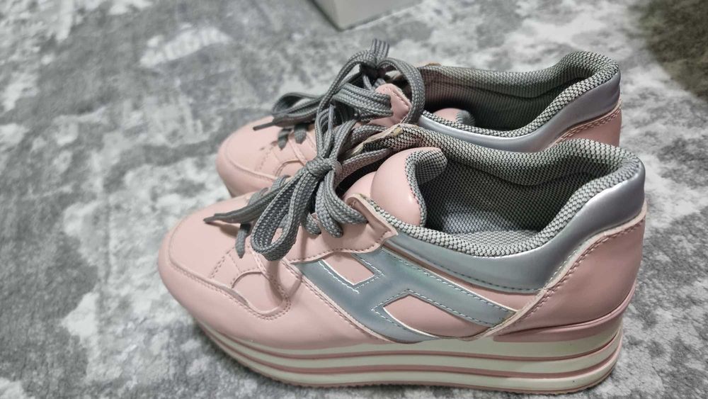 Розови Маратонки