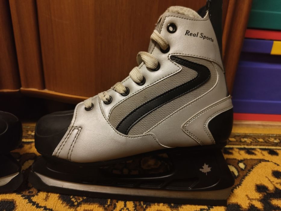 Продам коньки хоккейные