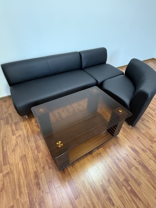 Диван трансформер вместе со столиком на роликах