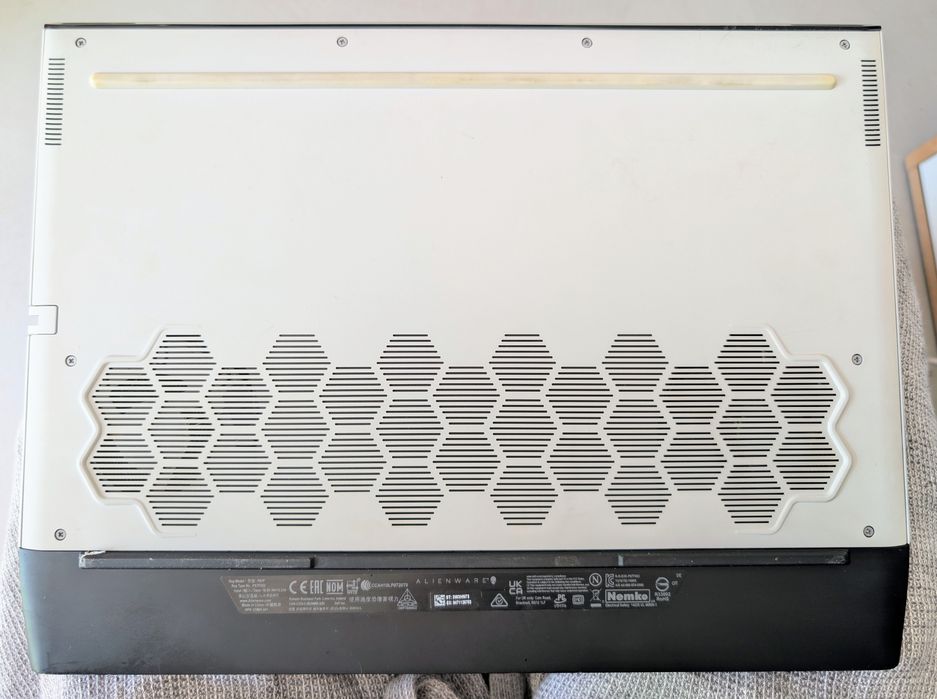 Alienware M15 R3 2x 1TB ssd, 32 GB RAM, OLED 4K, RTX 2080 super