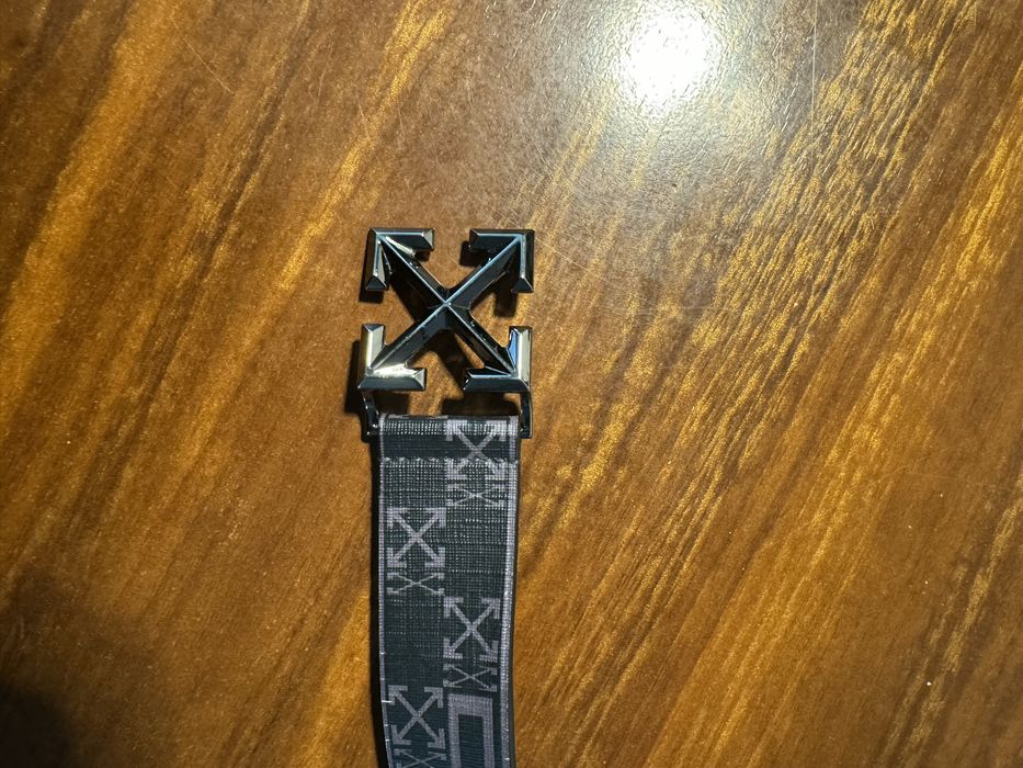 Curea off white din piele