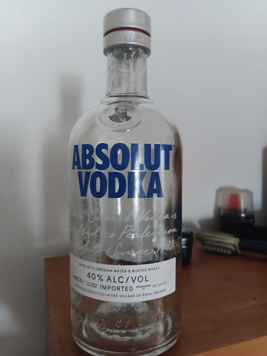 Продам пустые бутылки с крышками