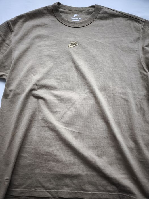 Nike Sportswear Premium Essentials