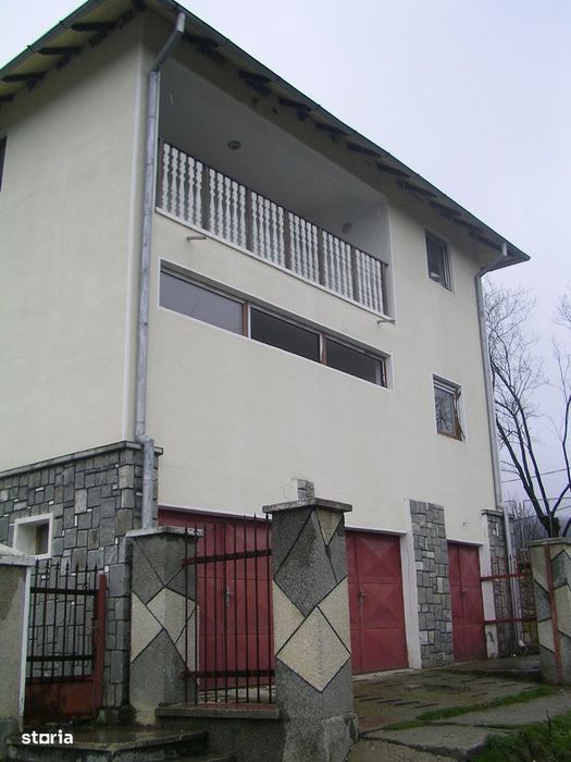 Vând casă spațioasă în Breaza – 1500 mp teren