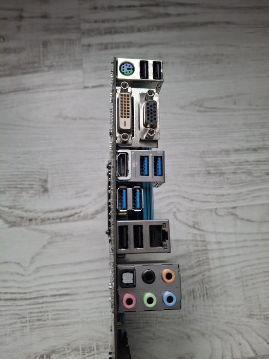 Vînd placa de baza Asrock z 97 Pro4 + procesor intel core i5 4670