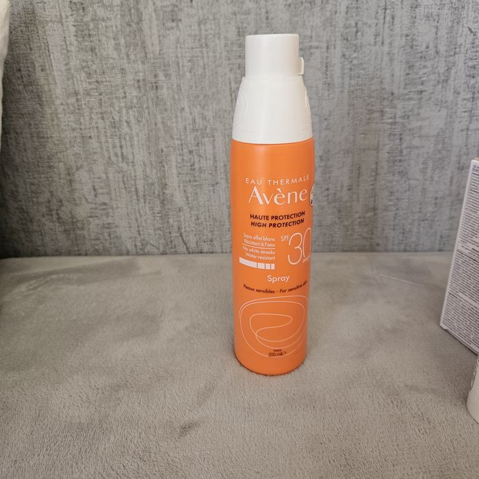 Слънцезащитен спрей на Avene SPF30,200ml.40lv.Нов.