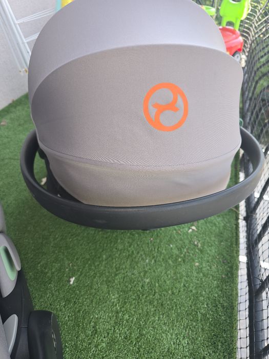 Бебешко кошче за автомобил