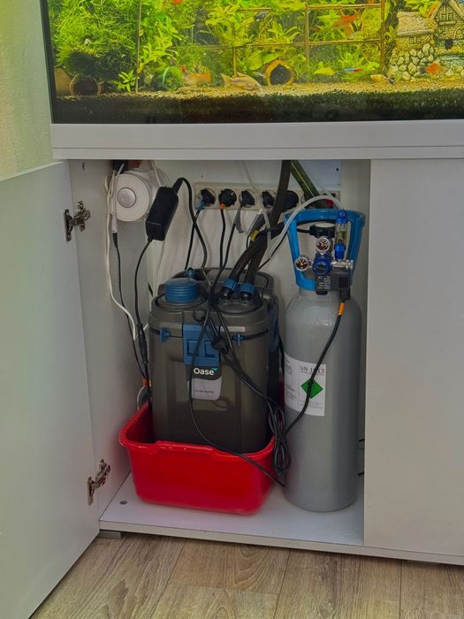 Vând acvariu profesional