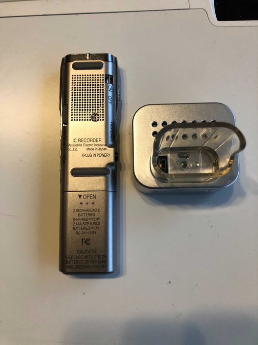 Panasonic Compact IC Recorder (RR-US500)-компактен стерео диктофон