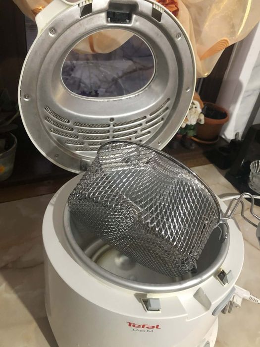 Продавам Фритюрник TEFAL SERIE f53-1 1600W