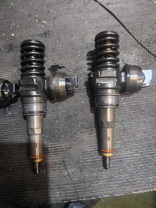 Injectoare  / injector 1.9 TDI BLS Golf 5 Octavia 2 Touran Passat B6