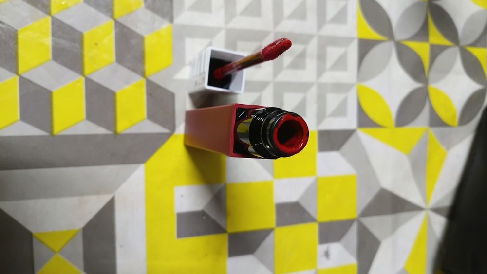 Продам помады матовые