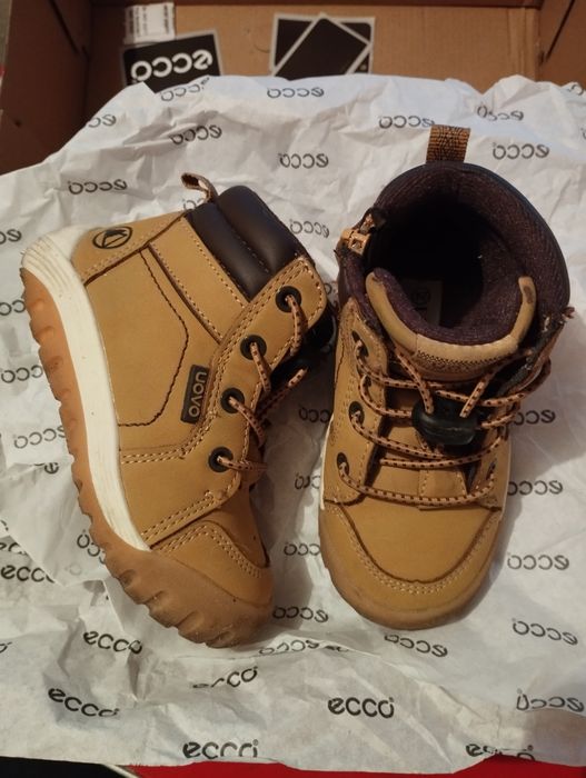 Продам детские ботинки