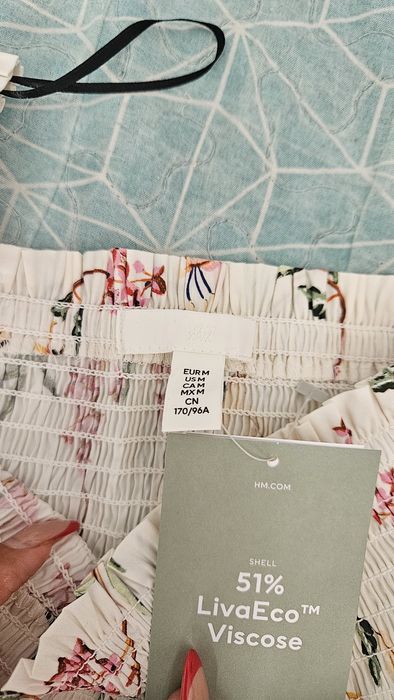 Рокля HM със ефектна пола