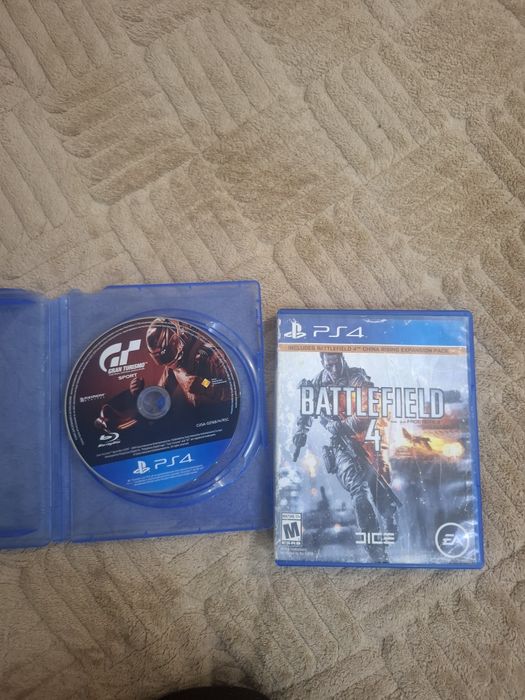 Продам две игры.