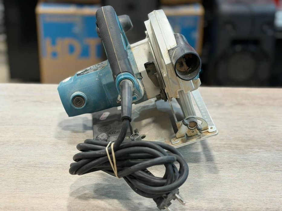 Ръчен циркуляр Makita HS7601
