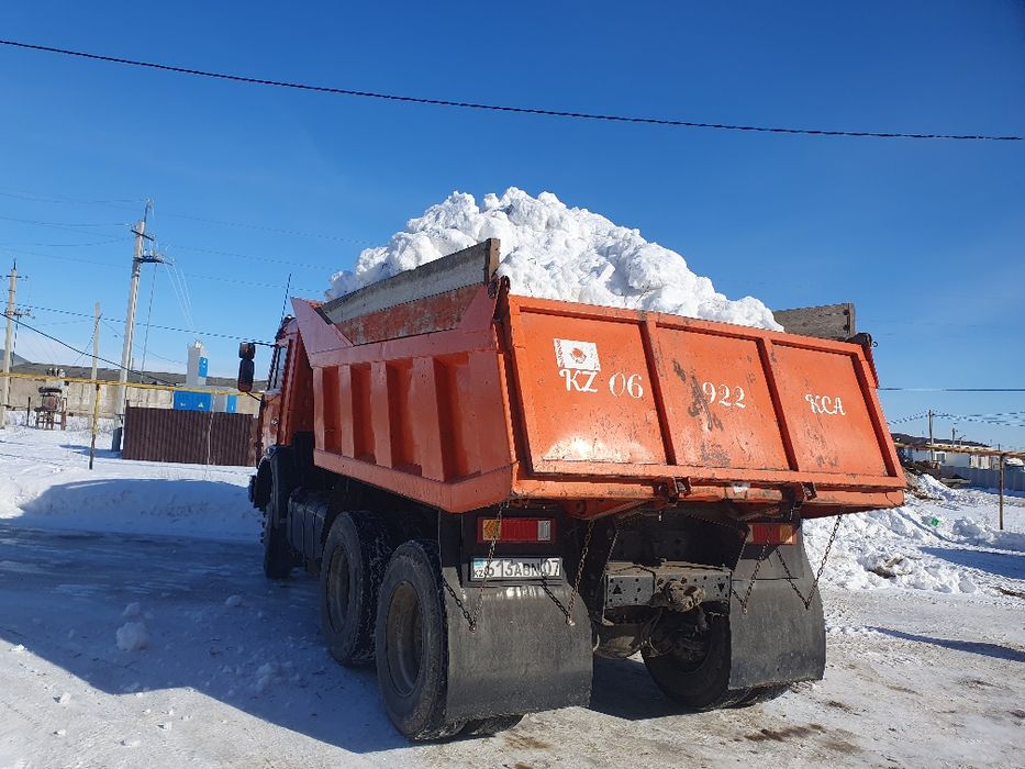 Вывоз снега Камаз с трактором