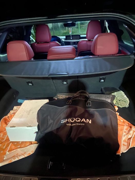 Добрый день продаю костюм почти новый  от производства Shoqan