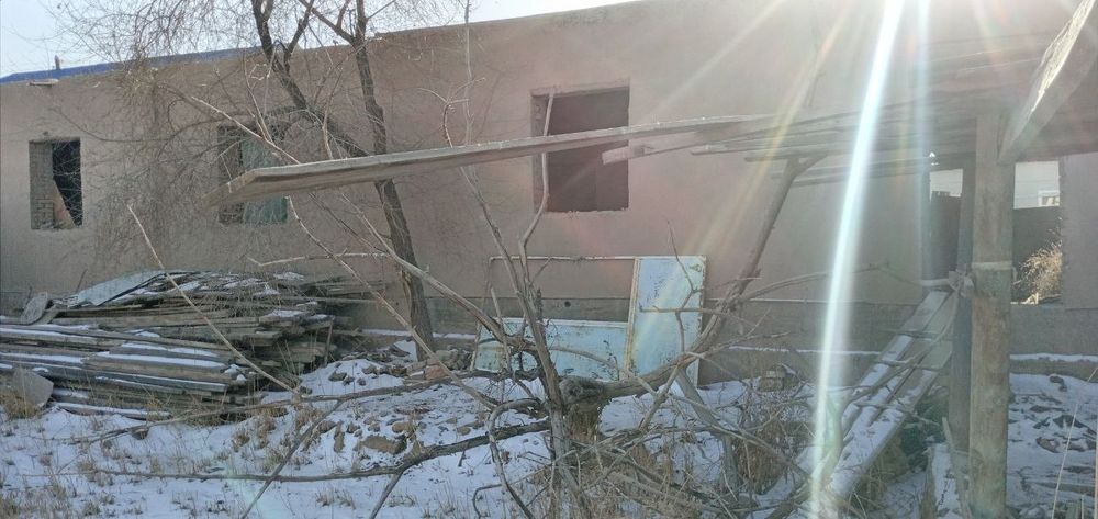 Joy sotiladi. Nukus Navoiy koʻchasi