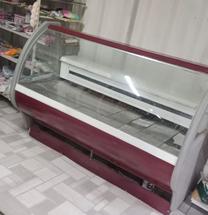 Витринный Холодильник