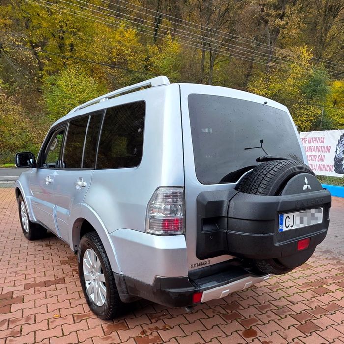Mitsubishi  Pajero  lV LWB  Instyle 7 locuri 3.2 D ID
