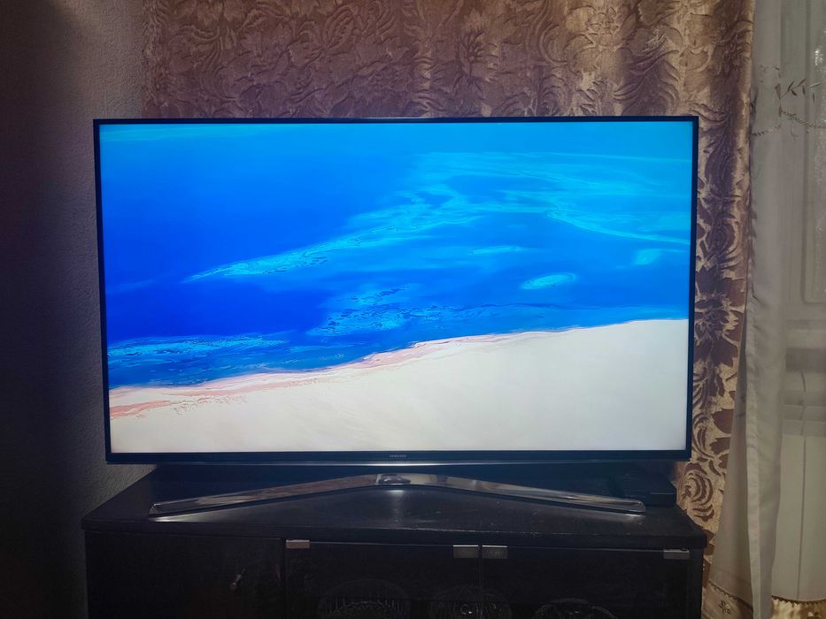 Продам свой смарт ТВ Samsung UE48J6300AUXRU