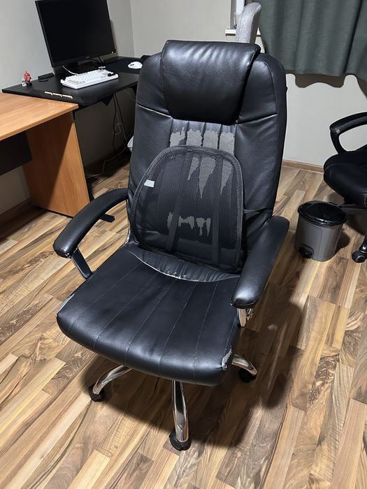 Продавам бюро и стол